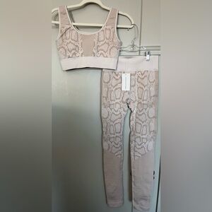 2 piece Yoga Set- Khaki seamless snakeskin high waist stretchy fabric